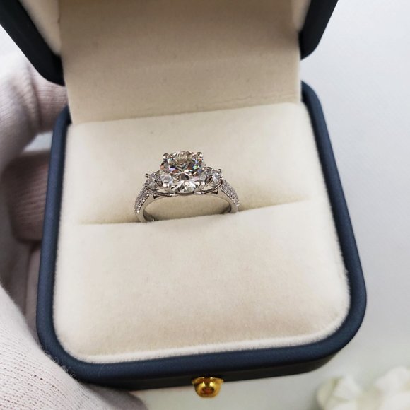 2 Carats Moissanite Engagement Ring with 925 Sterling Silver Band - Picture 7 of 9